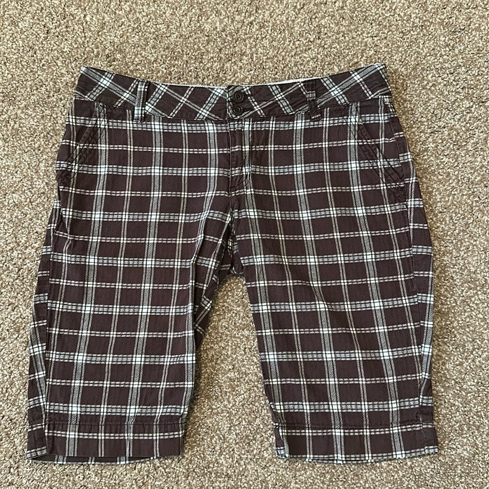 Junior’s Volcom Bermuda Shorts Size 9